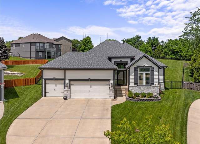 Property at 10916 S Barker Rd, Olathe, KS 66061, 3 beds, 2 baths