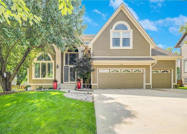 Property at 7905 W 129th St, Overland Park, KS 66213, 4 beds, 3.5 baths