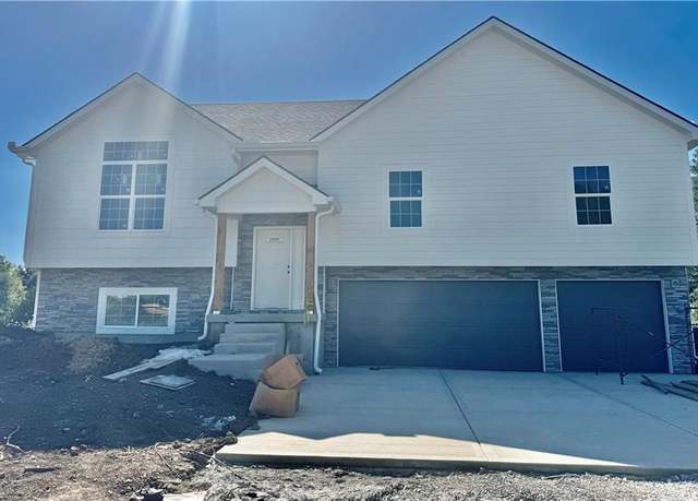 Property at 320 NE 51st Rd, Warrensburg, MO 64093, 4 beds, 3 baths