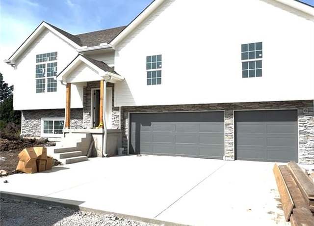Property at 320 NE 51st Rd, Warrensburg, MO 64093, 4 beds, 3 baths