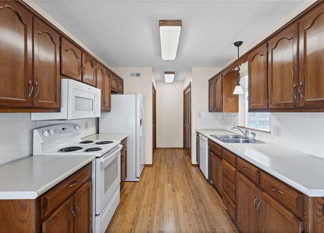 Property at 16611 E 53rd St, Independence, MO 64055, 2 beds, 2 baths