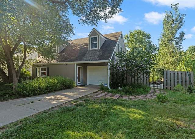 Property at 1623 W 3rd St, Lawrence, KS 66044, 3 beds, 1.5 baths