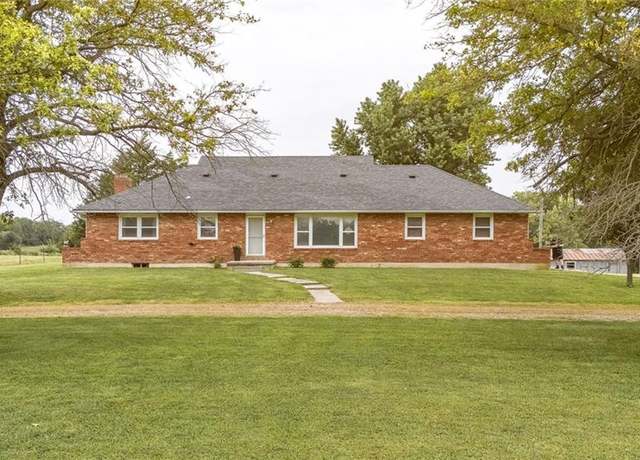Property at 25710 Donahoo Rd, Tonganoxie, KS 66086, 3 beds, 2 baths