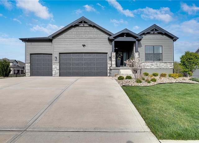 Property at 2103 NW Killarney Ln, Lee's Summit, MO 64081, 4 beds, 3 baths