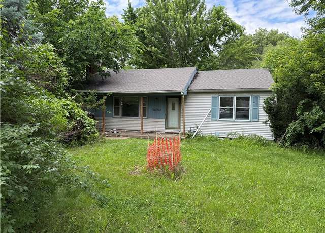 Property at 8620 W 75th St, Overland Park, KS 66204, 3 beds, 1 bath