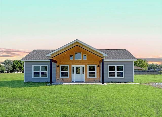 Property at 906 Park St, Cherryvale, KS 67335, 2 beds, 2 baths