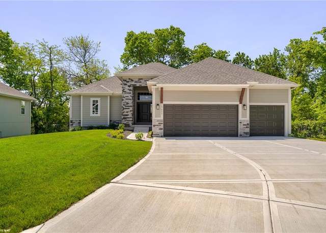 Property at 19411 W 114th Ter, Olathe, KS 66061, 4 beds, 3 baths