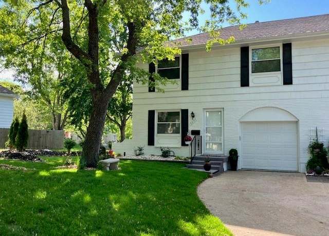 Property at 7171 NW Chapel Woods Cir, Kansas City, MO 64152, 3 beds, 1.5 baths