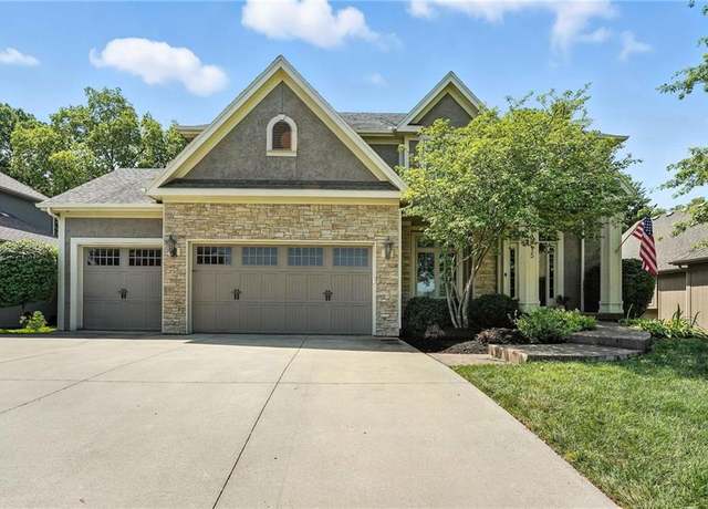Property at 4215 NW 76th St, Kansas City, MO 64151, 5 beds, 4.5 baths