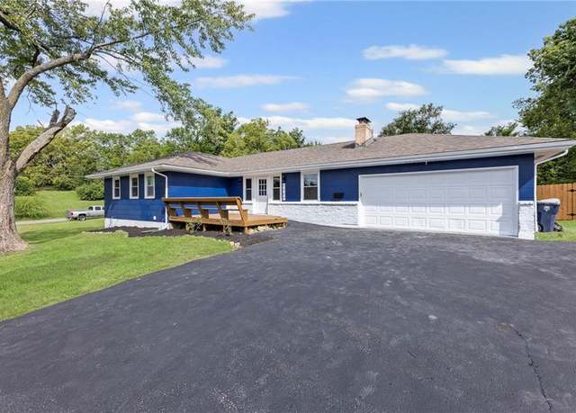 Property at 2400 NE 43rd St, Kansas City, MO 64116, 3 beds, 2 baths