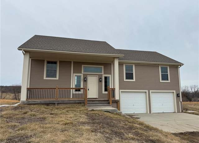 Property at 142 NW W Hwy, Kingsville, MO 64061, 3 beds, 2 baths
