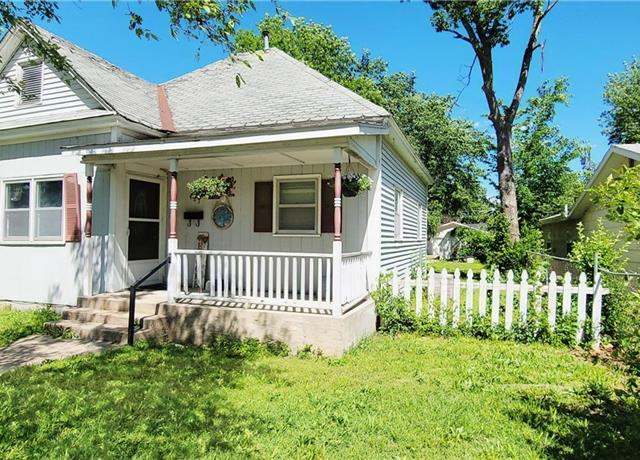 Property at 421 N Kentucky St, Iola, KS 66749, 3 beds, 1 bath