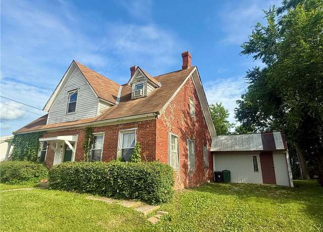 Property at 400 W Main St, Maysville, MO 64469, 3 beds, 2 baths