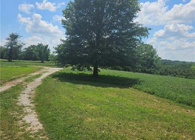 Property at 1072 NW 1421st Rd, Urich, MO 64788, 3 beds, 2 baths