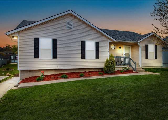 Property at 707 SW Graystone Dr, Grain Valley, MO 64029, 3 beds, 3 baths
