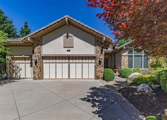 Property at 26650 W 100th Pl, Olathe, KS 66061, 4 beds, 3 baths