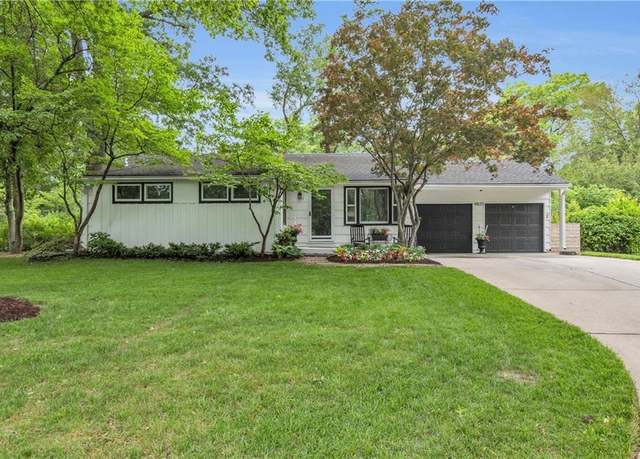 Property at 4820 W 76th St, Prairie Village, KS 66208, 4 beds, 3 baths