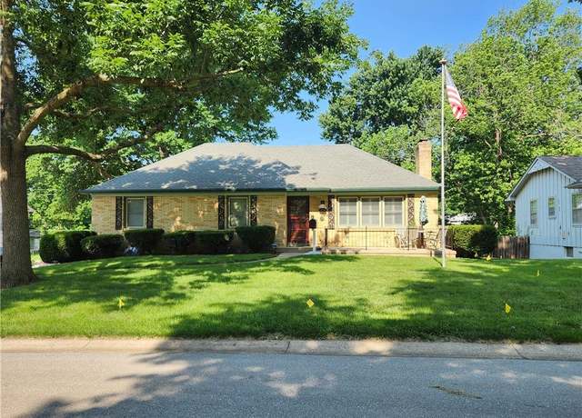 Property at 124 Redbud Ln, Belton, MO 64012, 3 beds, 2.5 baths