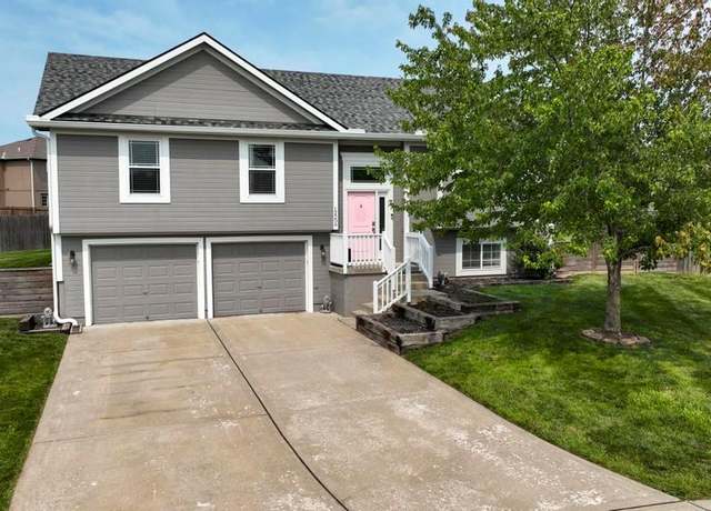 Property at 12206 E 214th Ter, Peculiar, MO 64078, 4 beds, 3 baths