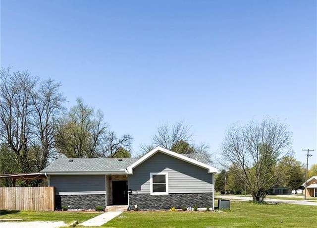 Property at 219 N Minnesota Ave, Columbus, KS 66725, 4 beds, 3 baths