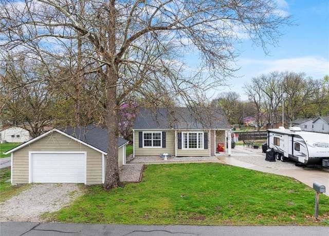 Property at 508 S 7th St, Louisburg, KS 66053, 2 beds, 1 bath