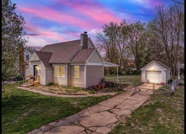 Property at 165 S Miami Ave, Marshall, MO 65340, 3 beds, 1 bath
