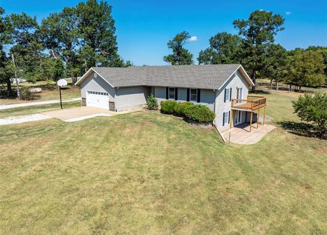 Property at 1247 Boston Mills Rd, Columbus, KS 66725, 4 beds, 3 baths