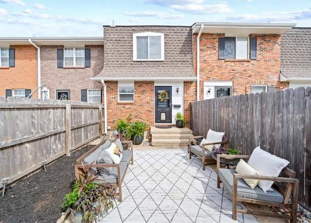 Property at 8638 W 85th St, Overland Park, KS 66212, 2 beds, 1.5 baths
