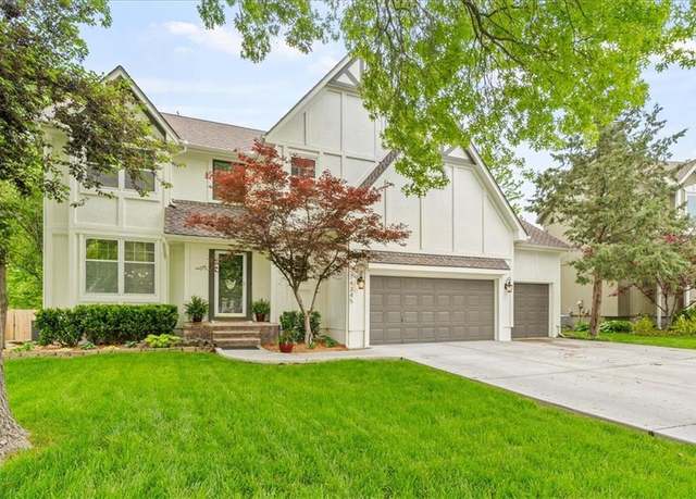 Property at 14345 S Twilight Ln, Olathe, KS 66062, 5 beds, 3.5 baths