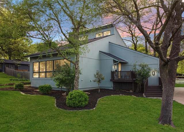 Property at 4300 W 79th St, Prairie Village, KS 66208, 5 beds, 4 baths