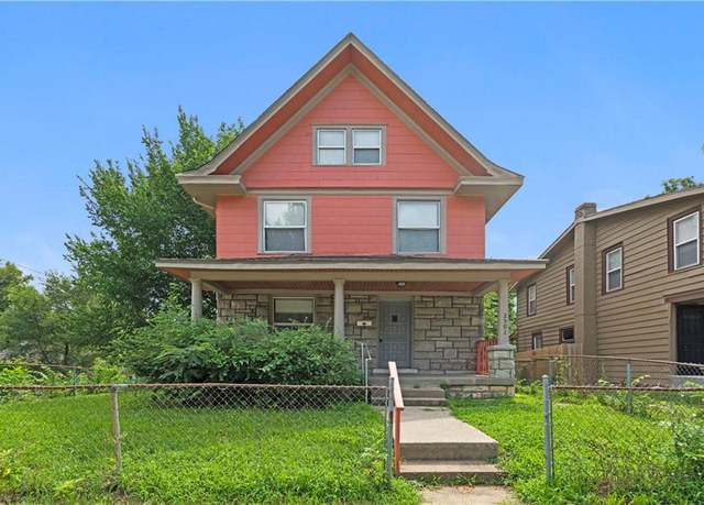 Property at 2501 Spruce Ave, Kansas City, MO 64127, 5 beds, 1.5 baths