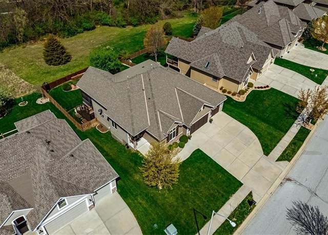 Property at 3112 NE 91st Pl, Kansas City, MO 64156, 4 beds, 3.5 baths