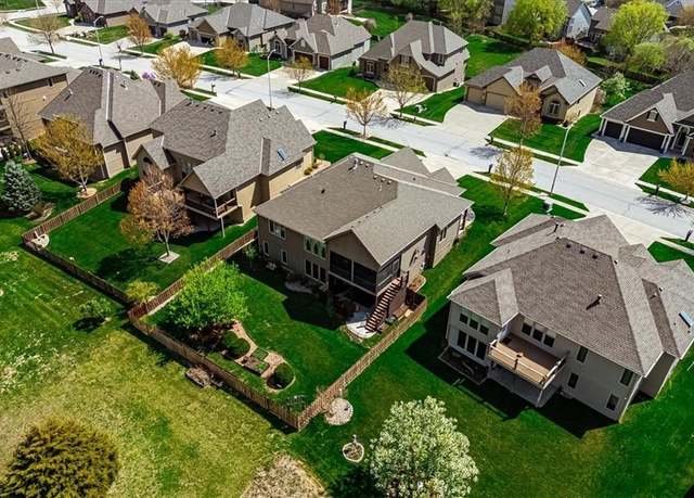 Property at 3112 NE 91st Pl, Kansas City, MO 64156, 4 beds, 3.5 baths