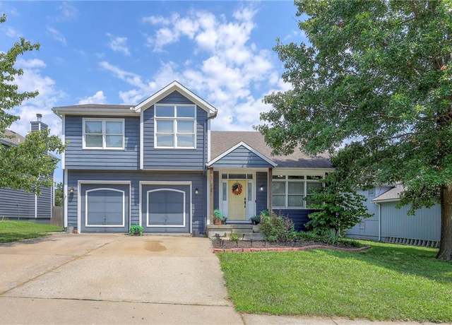 Property at 137 N Highland Dr, Raymore, MO 64083, 3 beds, 2 baths