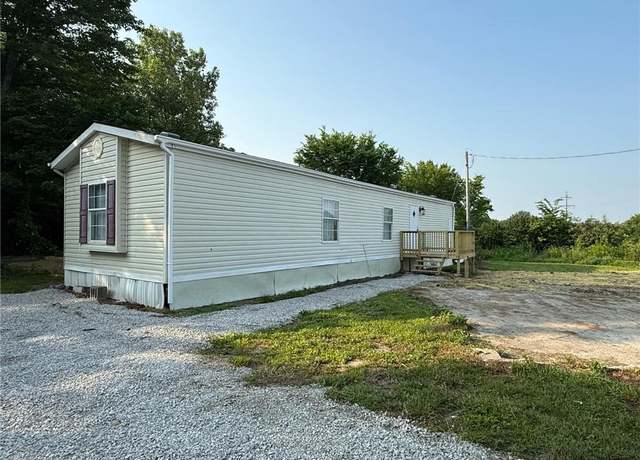 Property at 2907 Dune Dr, Odessa, MO 64076, 2 beds, 2 baths