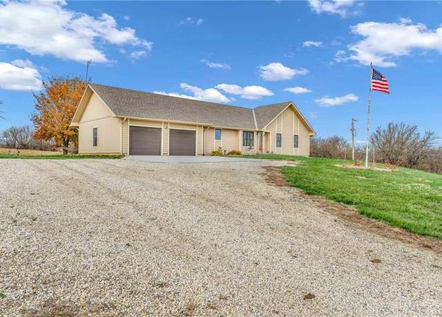 Property at 5855 259th St, Tonganoxie, KS 66086, 3 beds, 2.5 baths