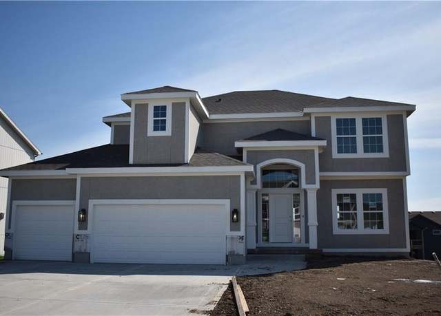 Property at 11807 N Bellaire Ave, Kansas City, MO 64156, 4 beds, 2.5 baths