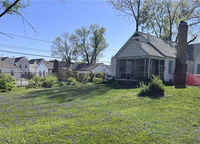 Property at 5401 W 58th St, Roeland Park, KS 66205, 3 beds, 1 bath