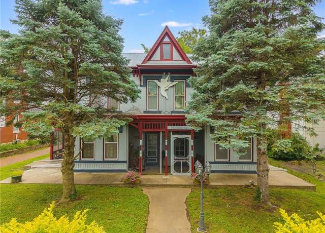 Property at 1321 South St, Lexington, MO 64067, 6 beds, 4.5 baths