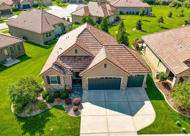 Property at 2807 SW Corinth Dr, Lee's Summit, MO 64081, 4 beds, 3 baths
