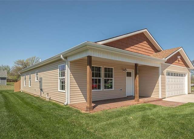 Property at 730 S Mason St, Ottawa, KS 66067, 3 beds, 2 baths