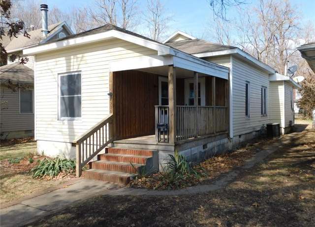 Property at 306 W Kansas St, Pittsburg, KS 66762, 4 beds, 1 bath