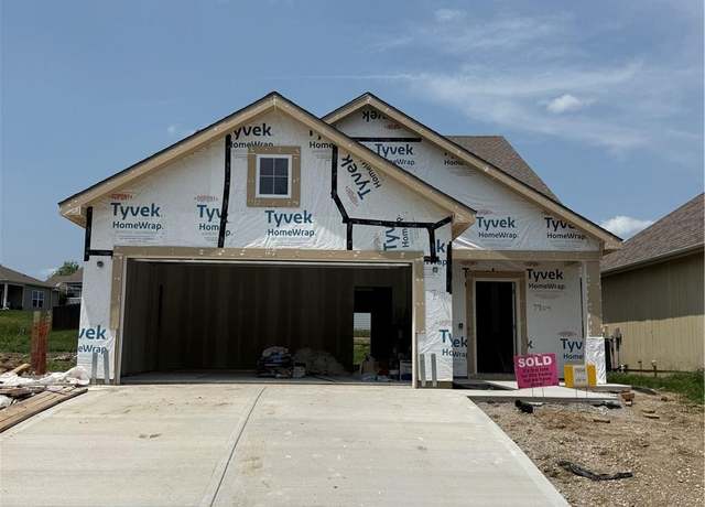 Property at 7804 122nd St, Kansas City, MO 64163, 4 beds, 2.5 baths