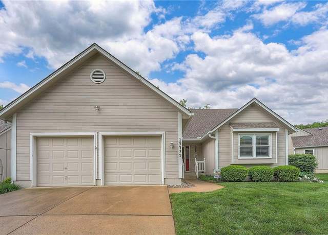 Property at 15429 Floyd St, Overland Park, KS 66223, 2 beds, 2.5 baths