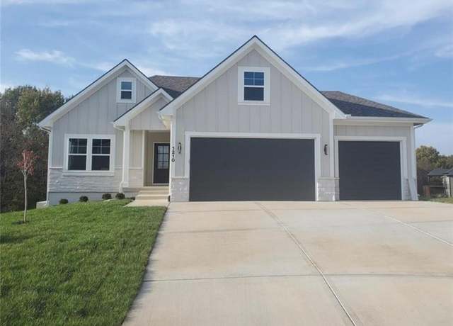 Property at 1212 NW 5th St, Oak Grove, MO 64075, 4 beds, 3 baths