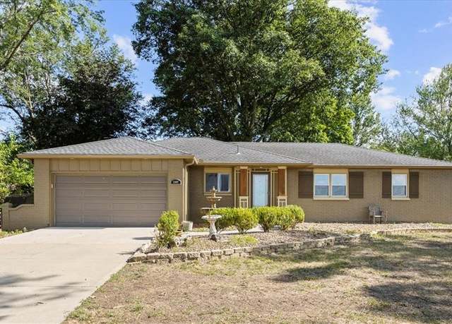 Property at 11907 W 143rd St, Olathe, KS 66062, 3 beds, 2 baths