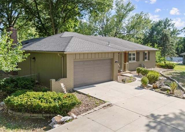 Property at 11907 W 143rd St, Olathe, KS 66062, 3 beds, 2 baths