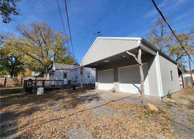 Property at 810 Kansas Ave, Alma, KS 66401, 3 beds, 1 bath