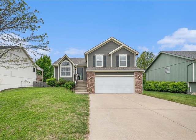 Property at 10106 N Lewis Ave, Kansas City, MO 64157, 4 beds, 2.5 baths