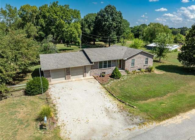 Property at 1515 E Sycamore St, Columbus, KS 66725, 3 beds, 2 baths